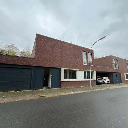 Modern House With 3 Bedrooms 埃因霍温