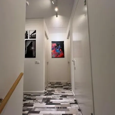 Modern House With 3 Bedrooms 别墅 埃因霍温