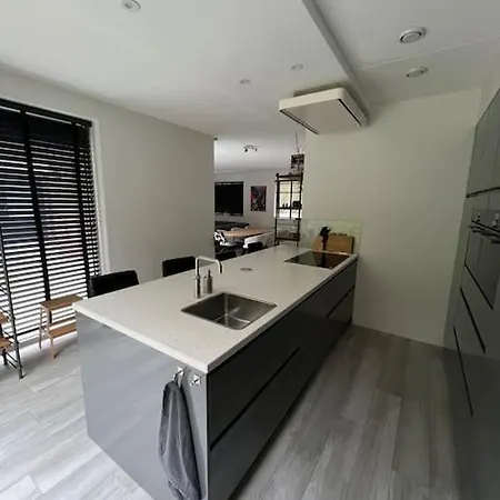 Modern House With 3 Bedrooms * 埃因霍温