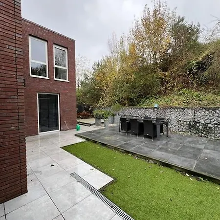 Modern House With 3 Bedrooms